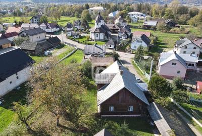 Casa traditional bucovineana la poalele muntilor Bucovinei - 2