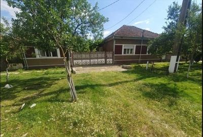 Casă individuală cu 6 camere în Ineu