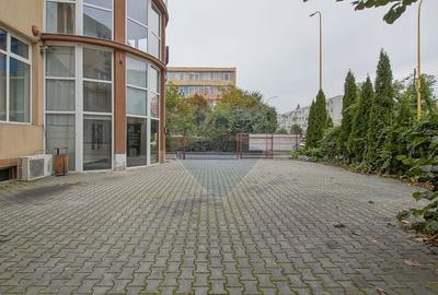 Spatiu comercial stradal- 120 mp-  Zona Astra - 12