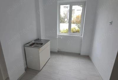 Apartament cu 3 camere semidecomandat în Central - 1