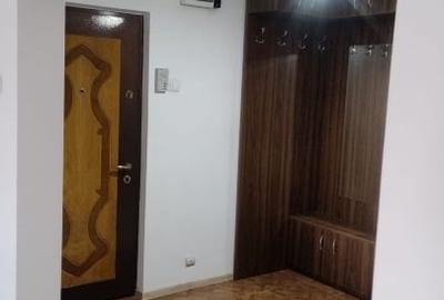 Apartament cu 3 camere semidecomandat, mobilat în 9 Mai - 7