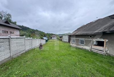 Casă cu 2 camere cu Teren 1097 Mp în Bezdead