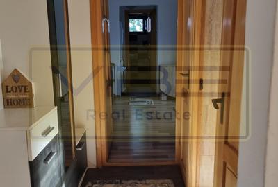 Apartament cu 3 camere semidecomandat în Alexandru cel Bun