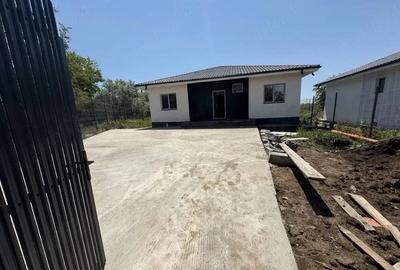 Casă cu Teren 480 Mp în Agigea