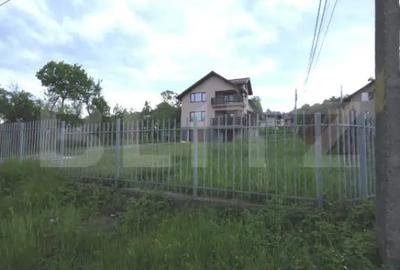Casă cu 7 camere cu Teren 784 Mp în Central