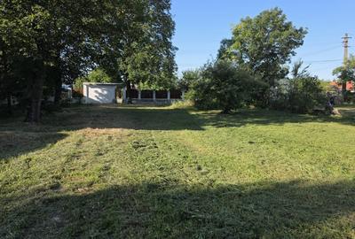 Poienarii Burchii, judetul Prahova, teren 6.200 mp, langa primarie - 2