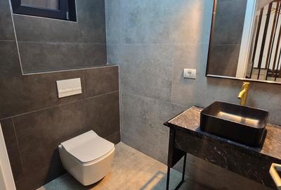 Casă cu 4 camere cu Canalizare în Central - 2