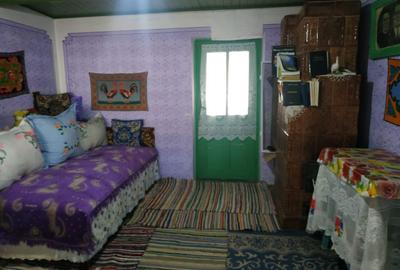 Casă cu 4 camere cu Teren 1550 Mp în Central - 2