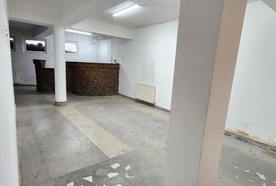 Spațiu comercial, de 93 mp, în Central - 8