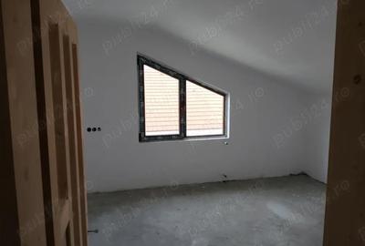 Casă cu 3 camere cu Teren 983 Mp în Peciu Nou - 7