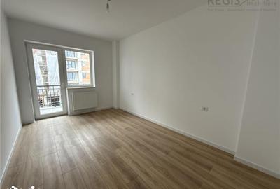 Apartament cu 3 camere decomandat în Tractorul - 4