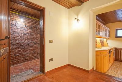 Casa de vanzare in centrul Brasovului - curte privata si pivnita - 6