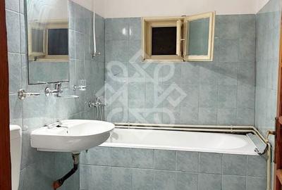 Casă cu 5 camere semidecomandat cu Teren 893 Mp în Ciupercenii Noi - 12