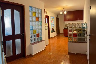 Apartament cu 3 camere decomandat, mobilat în Arhitecților - Calea Cisnădiei