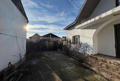 Casă cu 7 camere cu Teren 490 Mp în Central - 3