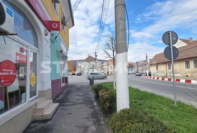Spațiu comercial, de 24 mp, în Central - 8