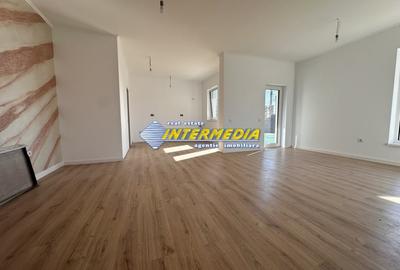 Casă individuală cu 4 camere cu Teren 435 Mp în Est - 2