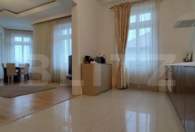 Apartament cu 3 camere decomandat în Neptun