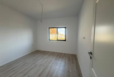 Casa Individuala pe parter in Mosnita, Toate Utilitatile, Drum asfaltat - 9