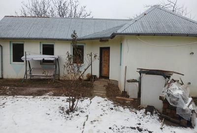 Casă cu 4 camere în Ariceștii Rahtivani - 1