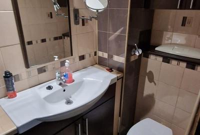 Piata Veteranilor Proprietar inchiriez apartament 3 camere - 3