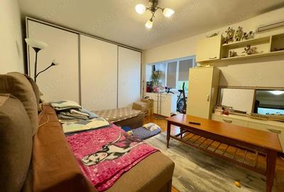 La etajul 1, decomandat si dotat cu centrala termica proprie. Zona Soarelui ! - 1