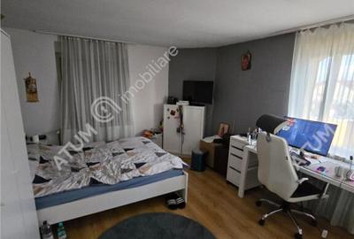 Casă cu 8 camere cu Teren 500 Mp în Vasile Aaron