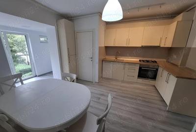 Zona str. Hortensiei ap. cu 2 camere, situat in bloc tip vila, etaj 1 - 2