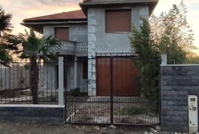 Vilă independenta construita din cărămidă - 3