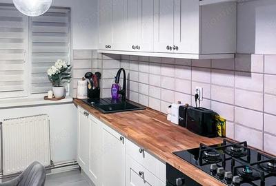 Apartament cu 3 camere semidecomandat în Gojdu