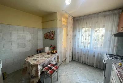 Apartament cu 3 camere decomandat, mobilat în 1 Mai - 7