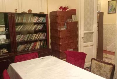 Casă cu 4 camere decomandat în Central - 4