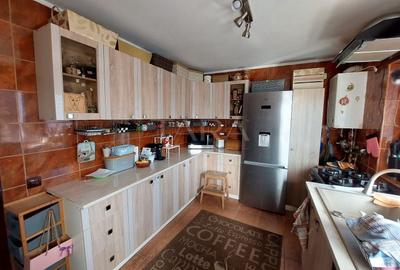 Duplex cu 5 camere cu Teren 250 Mp în Florești
