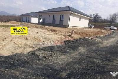 Casă cu 3 camere cu Teren 550 Mp în Satu Nou de Jos