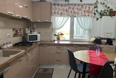 Apartament cu 3 camere decomandat în 1 Decembrie - 4
