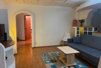 Apartament cu 3 camere semidecomandat, mobilat în Iancului