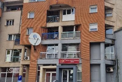 Apartament cu 3 camere decomandat în Central - 11