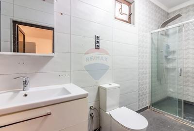 Spațiu comercial, de 374 mp, în Central - 8