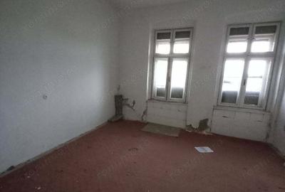 Casă cu 6 camere în Central - 11