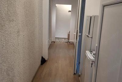 Apartament cu 3 camere semidecomandat în Micro III - 1