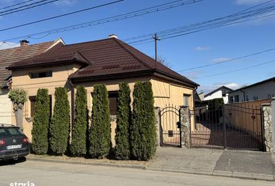 Casă cu 3 camere cu Teren 1200 Mp în Central - 1