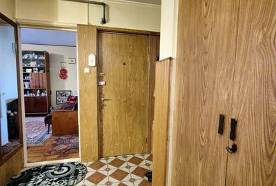 Casa de Cultura -  2 camere decomandate , etaj 1 - 5