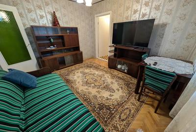 Apartament cu 3 camere semidecomandat în Torontalului