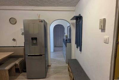 Apartament cu 3 camere decomandat, mobilat în Central