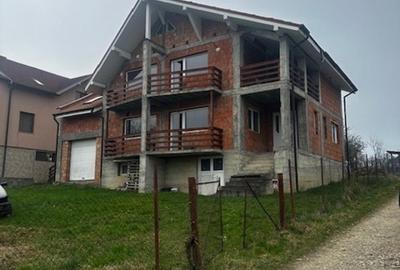 Casă individuală cu 4 camere în Satu Nou de Jos