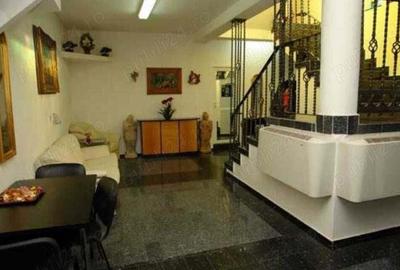 Casă cu 6 camere cu Teren 100 Mp în Aradului