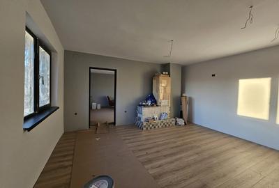 Casă cu 2 camere cu Teren 1628 Mp în Băița - 8