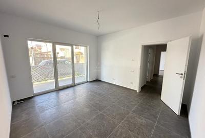 Bloc la asfalt. Decomandat. Etaj 1. Loc de parcare. - 1