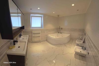 Apartament cu 4 camere decomandat în Central - 4