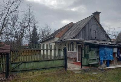 Casă cu 2 camere cu Teren 3549 Mp în Central - 3